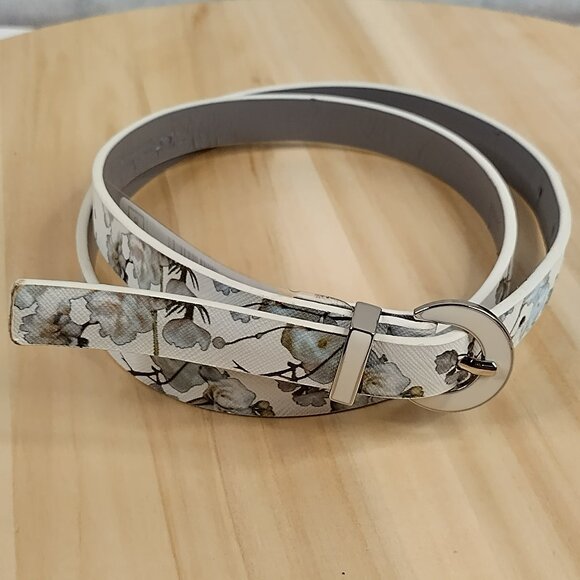 Kenneth Cole Reaction Slim White Gray Light Blue Floral Belt Women Small - Picture 1 of 5